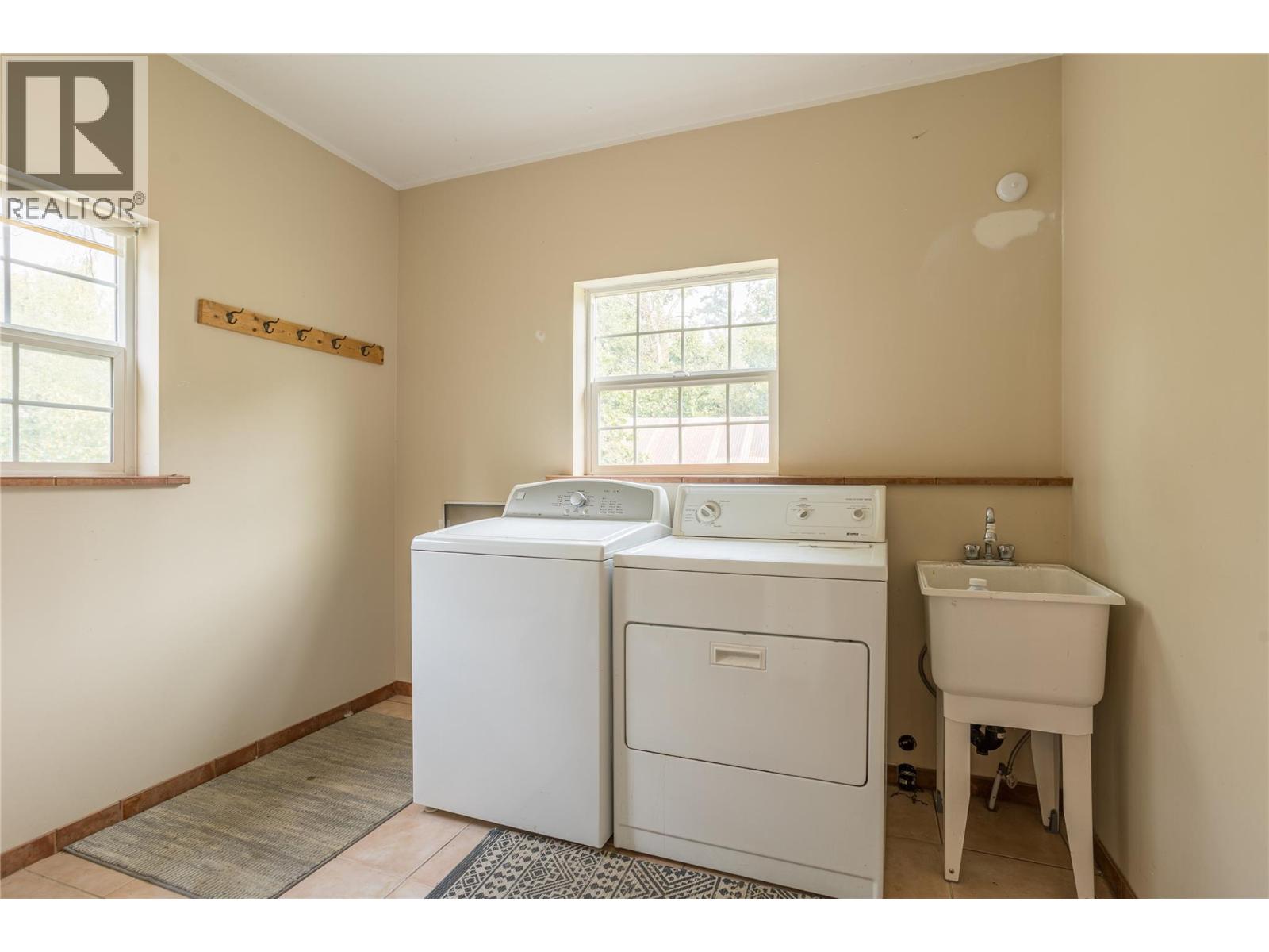 7704 97a Highway, Mara, British Columbia  V0E 2K0 - Photo 24 - 10373369