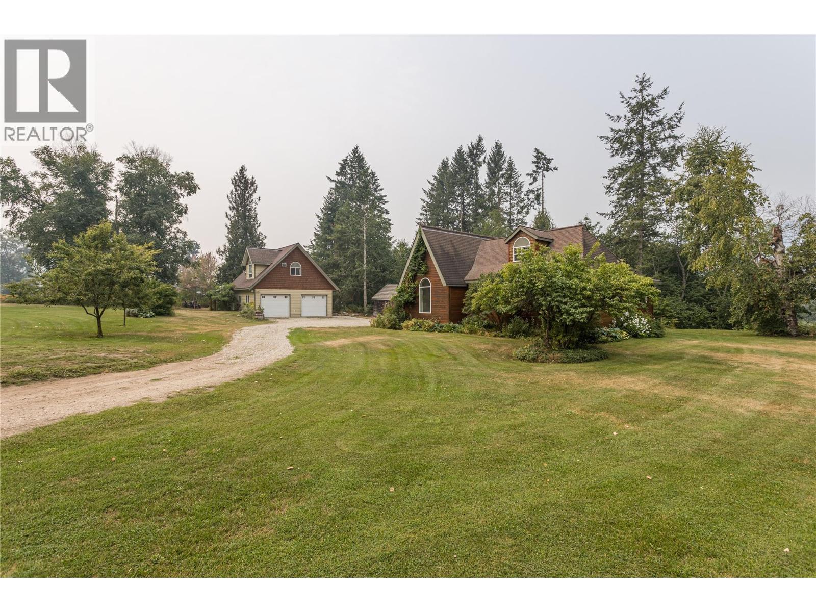 7704 97a Highway, Mara, British Columbia  V0E 2K0 - Photo 4 - 10373369