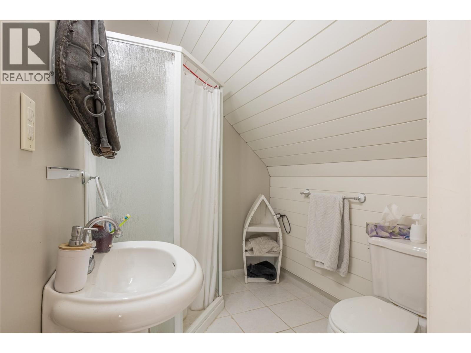 7704 97a Highway, Mara, British Columbia  V0E 2K0 - Photo 41 - 10373369