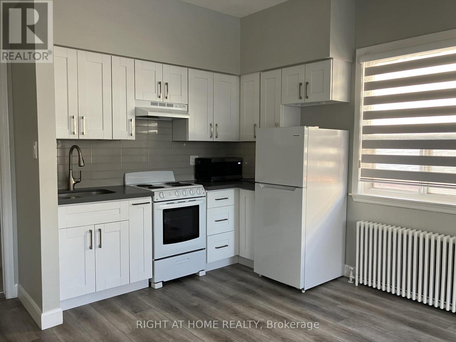 3 - 47 Dawes Road, Toronto, Ontario  M4C 5B1 - Photo 2 - E12733124