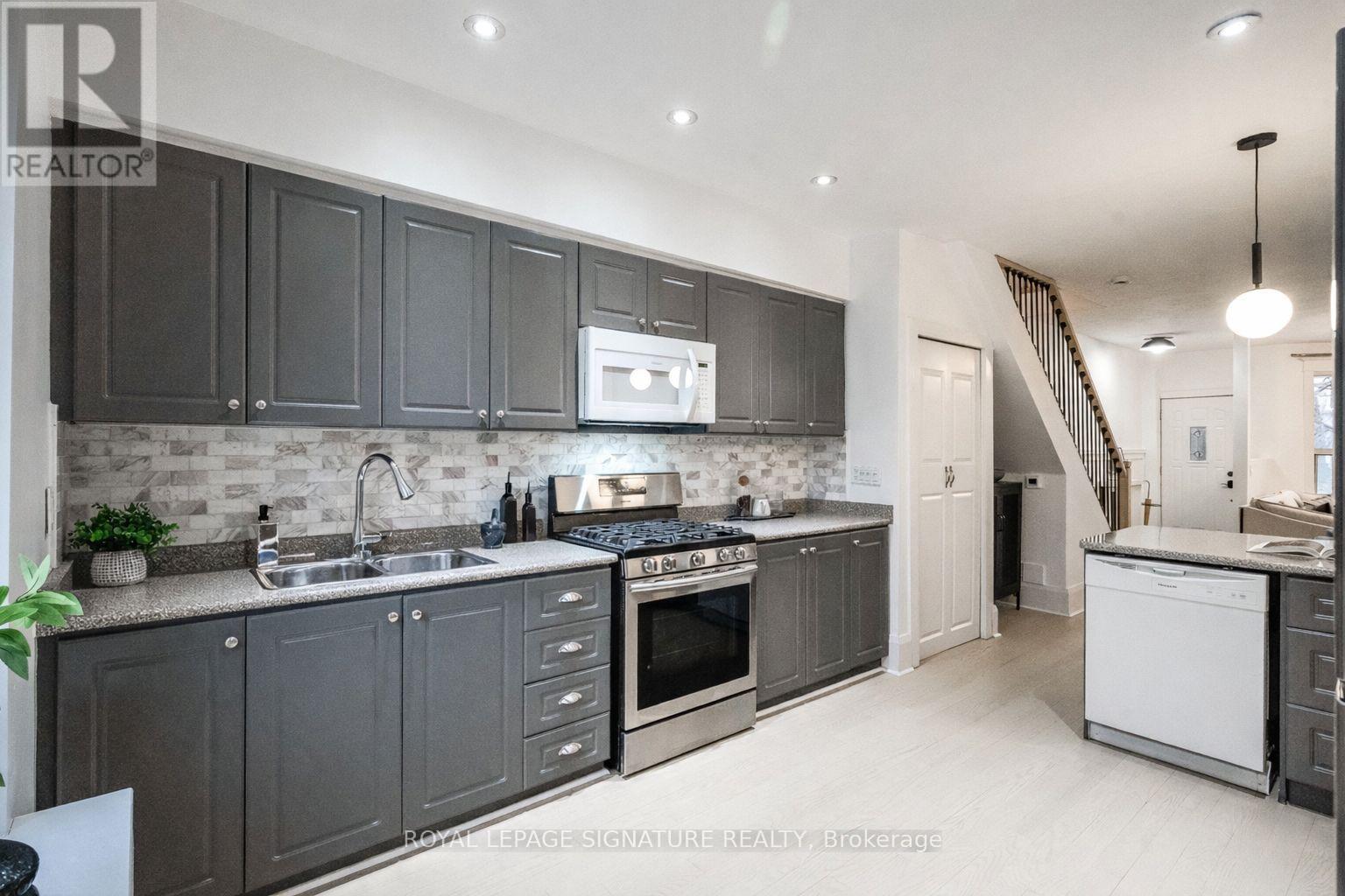 216 Parkmount Road, Toronto, Ontario  M4J 4V6 - Photo 11 - E12733184