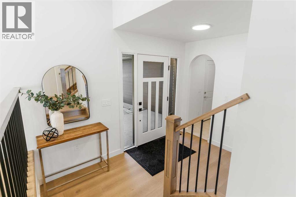 1012 70 Avenue Sw, Calgary, Alberta  T2V 4A8 - Photo 5 - A2281261