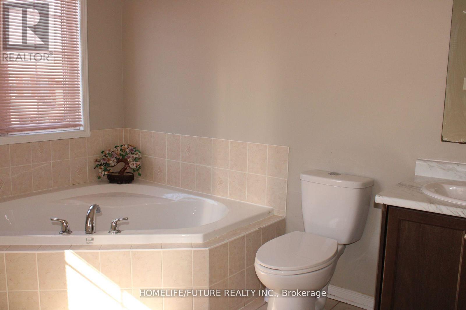 33 Tara Crescent, Markham, Ontario  L3S 4S7 - Photo 13 - N12733206