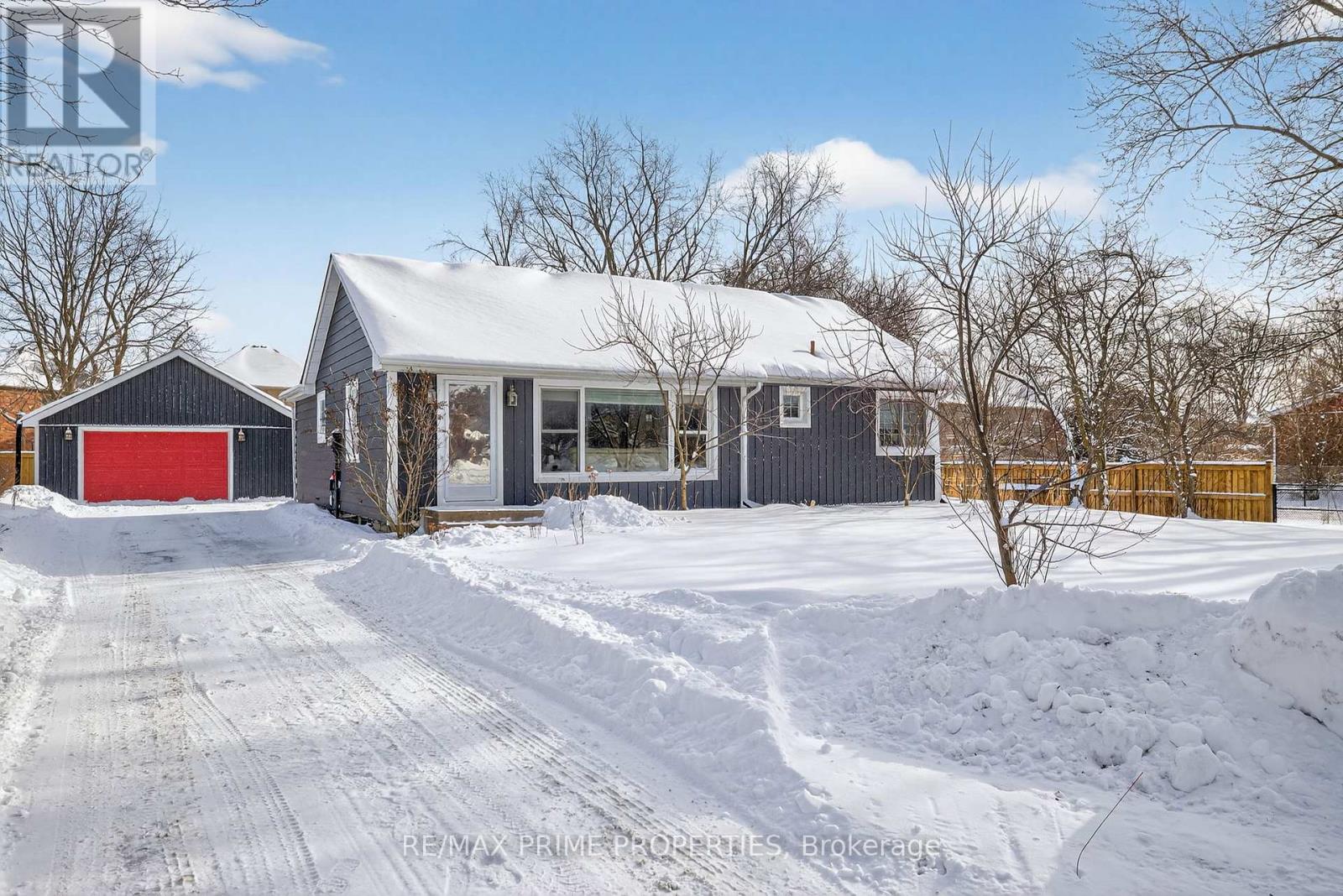 18979 Centre Street, East Gwillimbury (Mt Albert), Ontario  L0G 1M0 - Photo 1 - N12733244