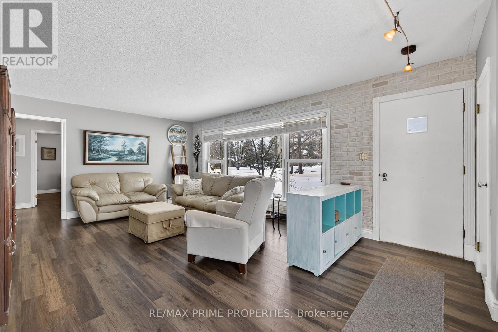 18979 Centre Street, East Gwillimbury (Mt Albert), Ontario  L0G 1M0 - Photo 5 - N12733244