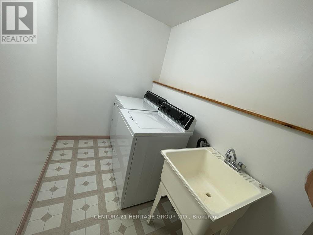 217 Yorkshire Drive, Newmarket, Ontario  L3Y 6K9 - Photo 9 - N12733300