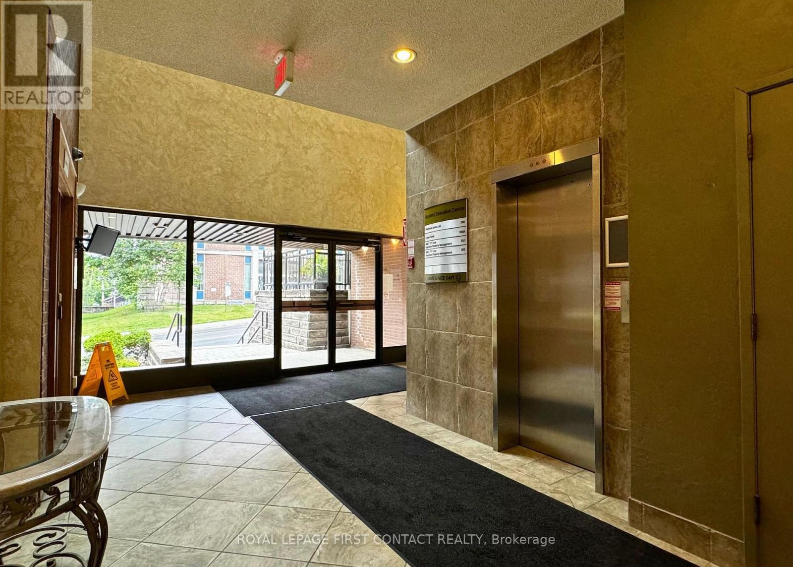 102 - 135 Bayfield Street, Barrie, Ontario  L4M 3B3 - Photo 3 - S12733190