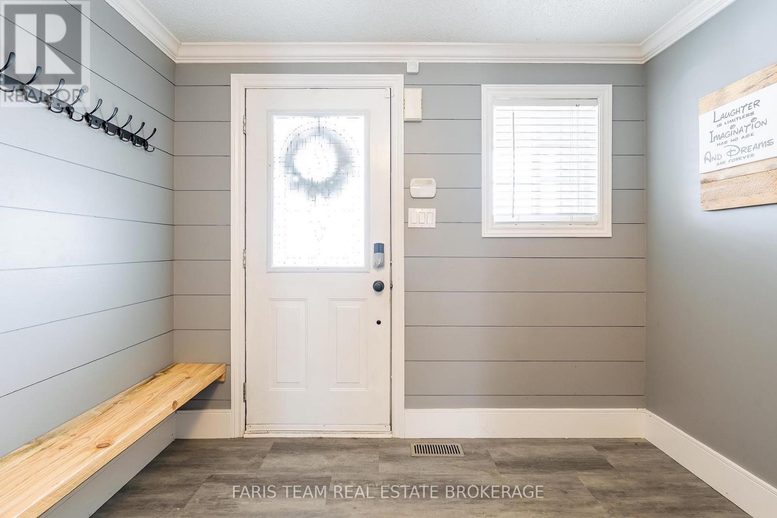 28 Raymond Crescent, Barrie, Ontario  L4N 0V4 - Photo 5 - S12638014