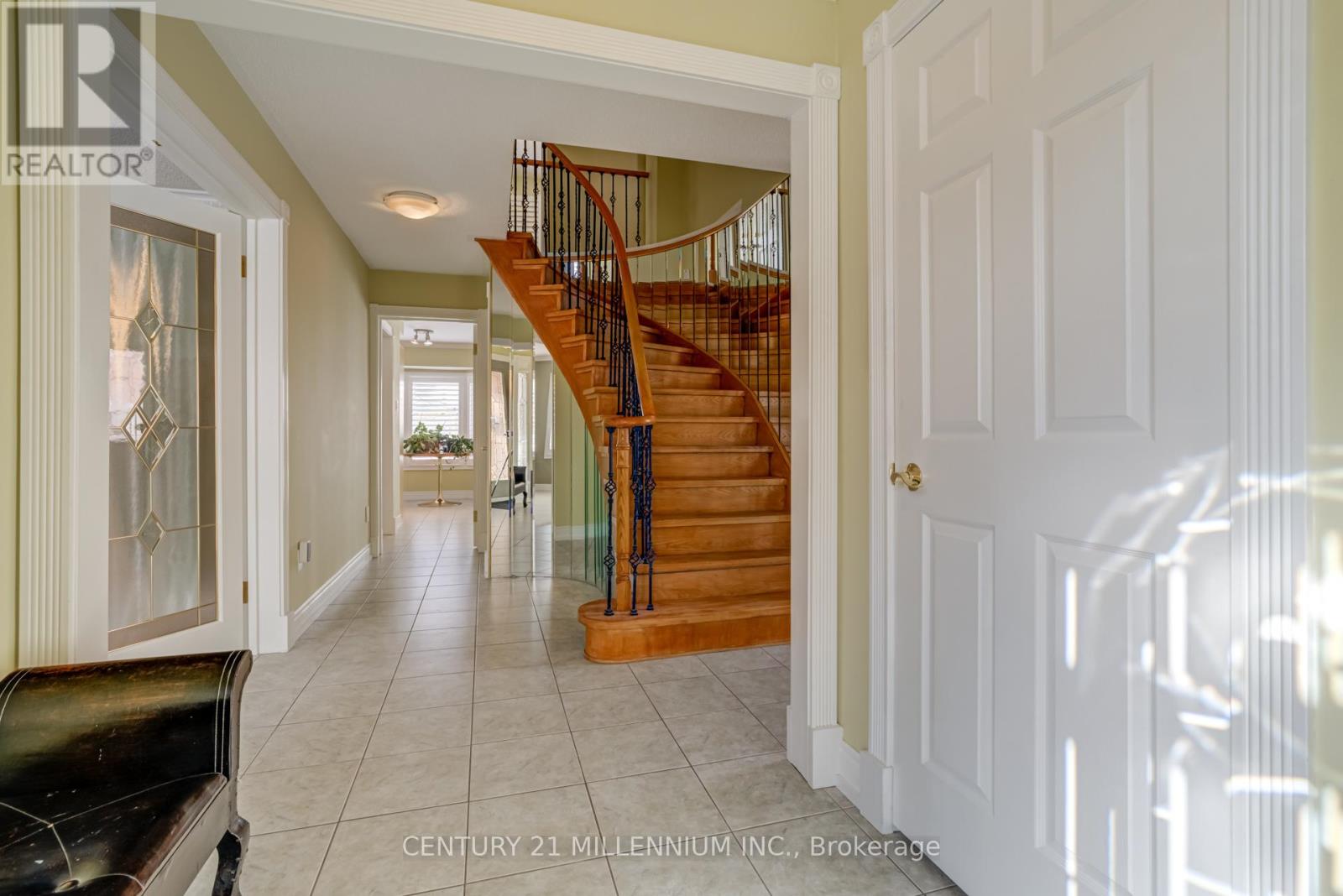 28 Tremblay Street, Brampton, Ontario  L6Z 4B7 - Photo 2 - W12730614