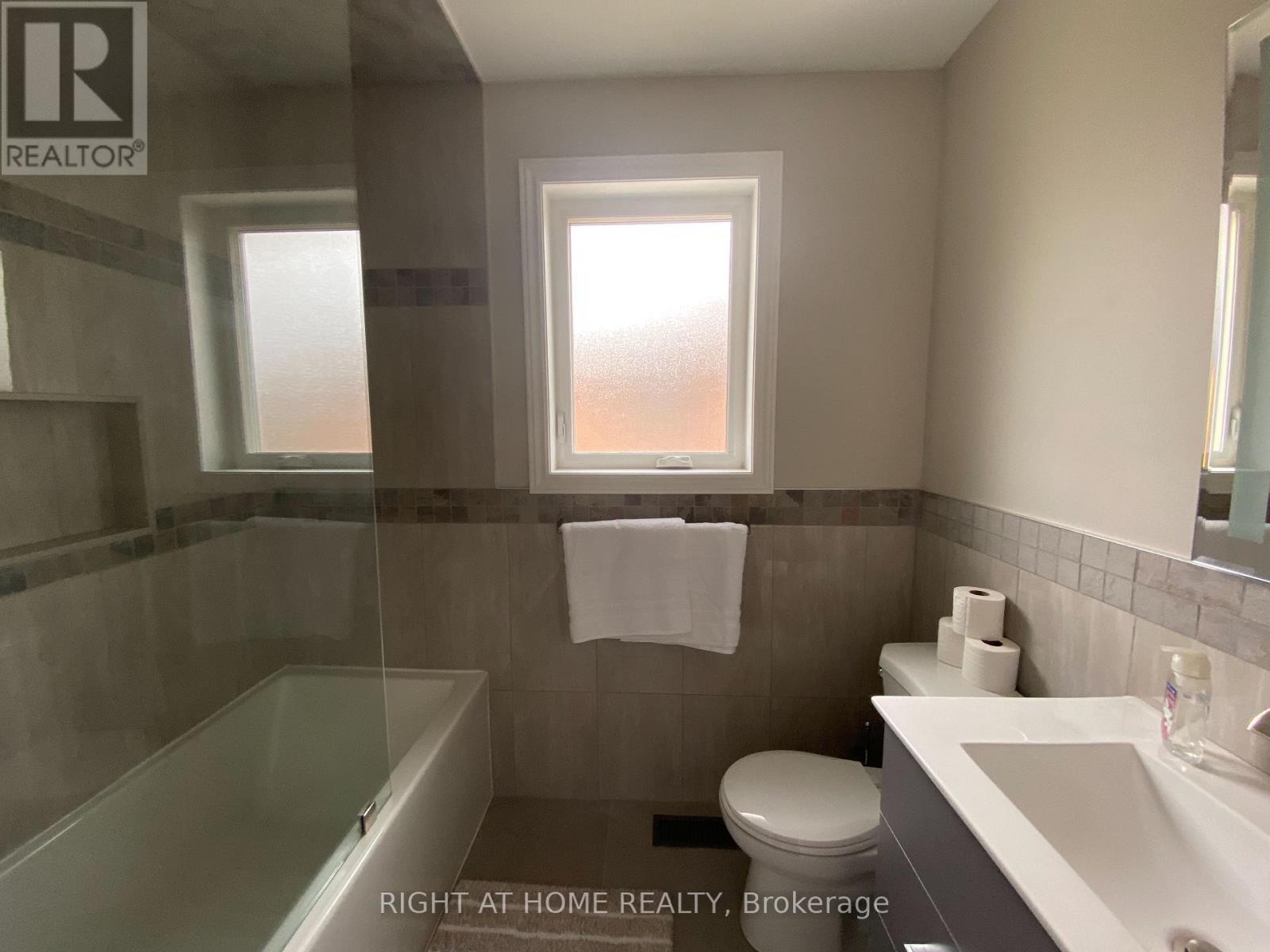 9 Snowood Court, Toronto, Ontario  M3N 1E7 - Photo 13 - W12733128