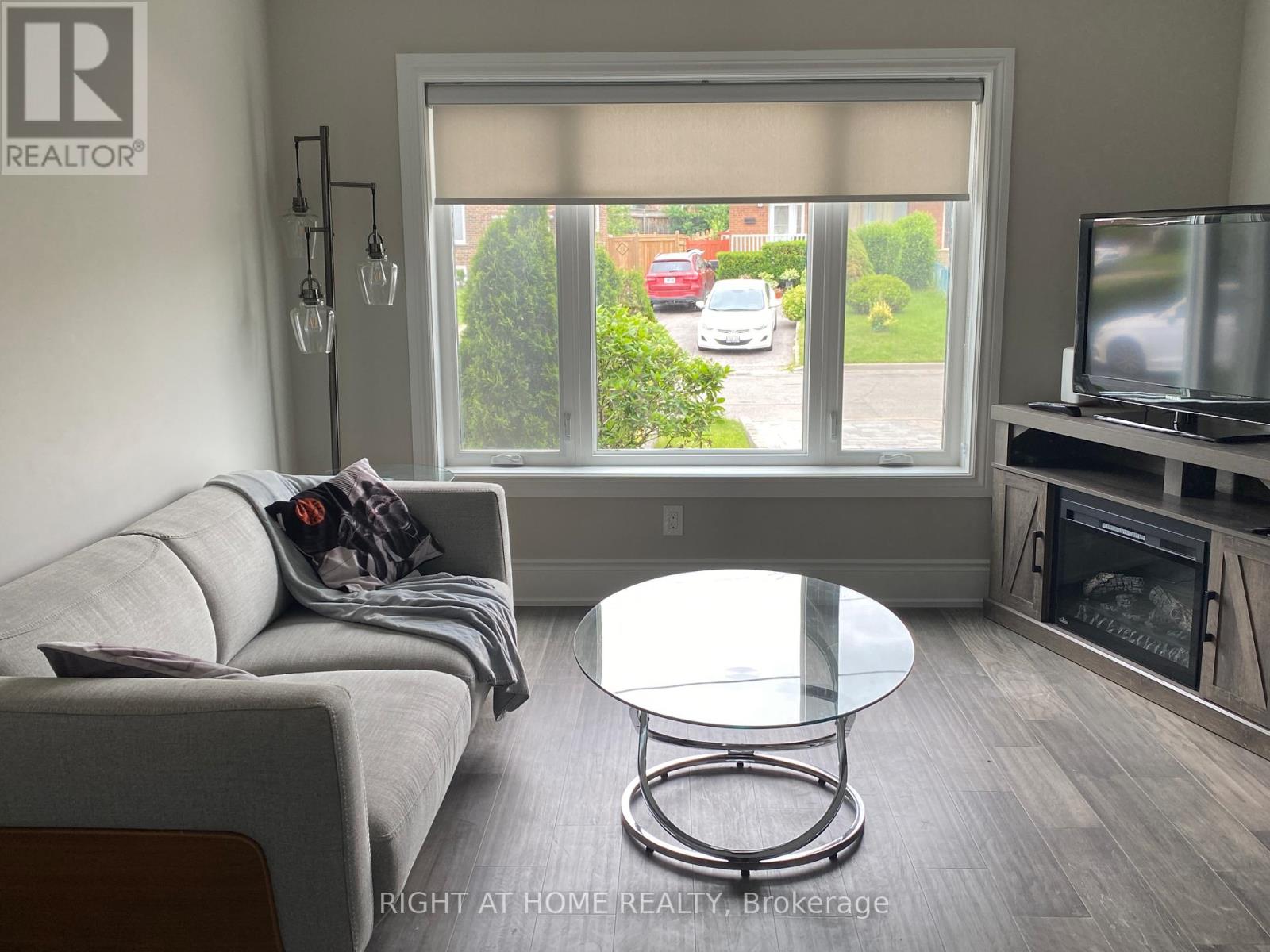 9 Snowood Court, Toronto, Ontario  M3N 1E7 - Photo 3 - W12733128