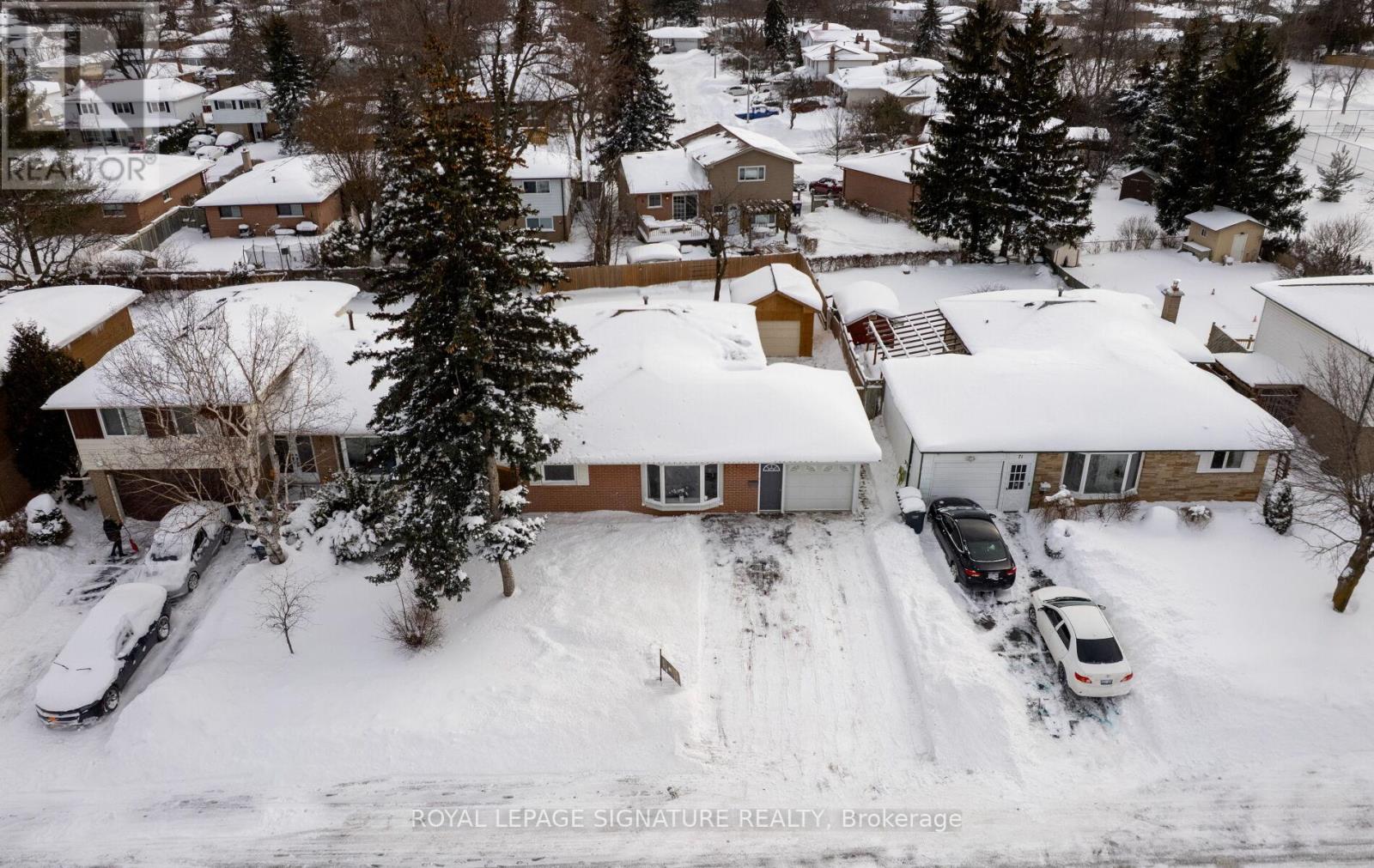 73 Watson Crescent, Brampton, Ontario  L6W 1E5 - Photo 2 - W12733198