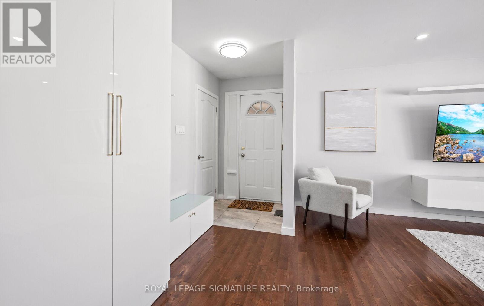 73 Watson Crescent, Brampton, Ontario  L6W 1E5 - Photo 3 - W12733198