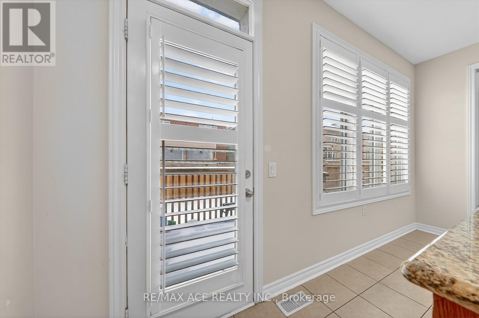 26 Newhouse Boulevard, Caledon, Ontario  L7C 4A1 - Photo 12 - W12733222