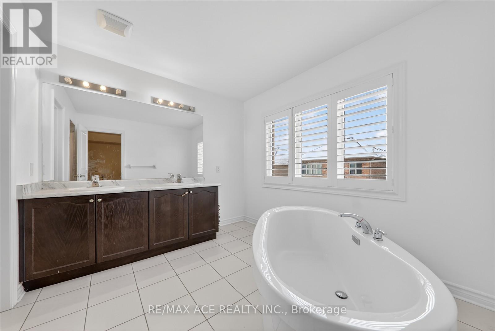 26 Newhouse Boulevard, Caledon, Ontario  L7C 4A1 - Photo 24 - W12733222