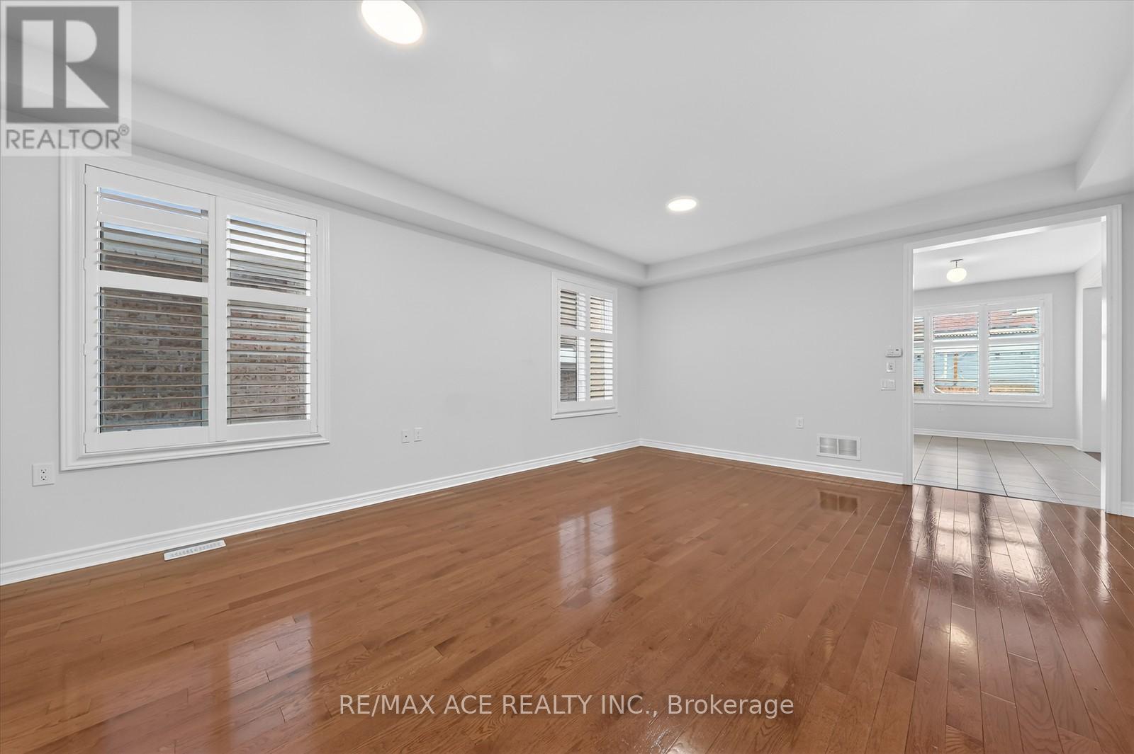 26 Newhouse Boulevard, Caledon, Ontario  L7C 4A1 - Photo 6 - W12733222