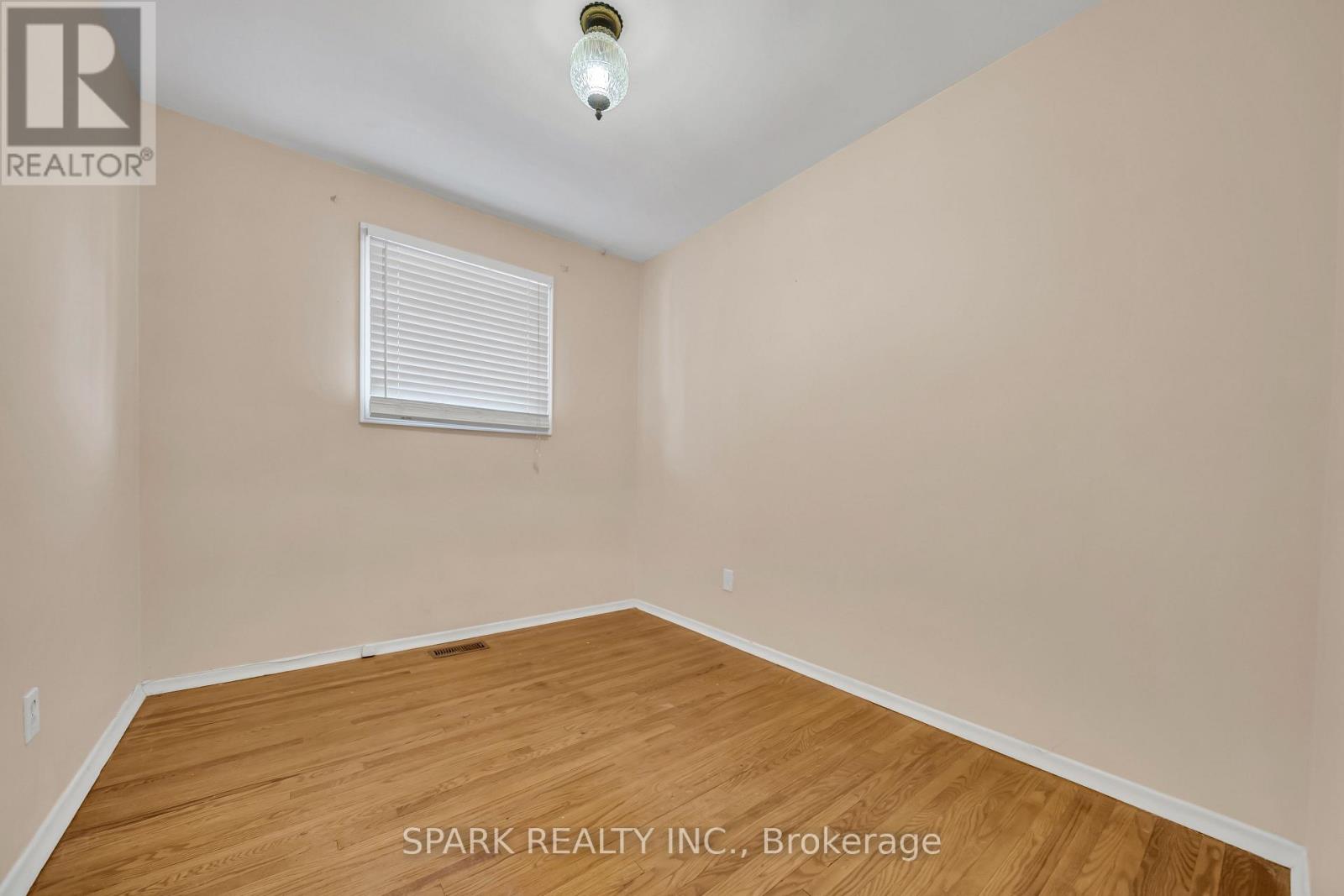 Upper - 16 Horwood Drive, Brampton, Ontario  L6X 2B8 - Photo 15 - W12733294