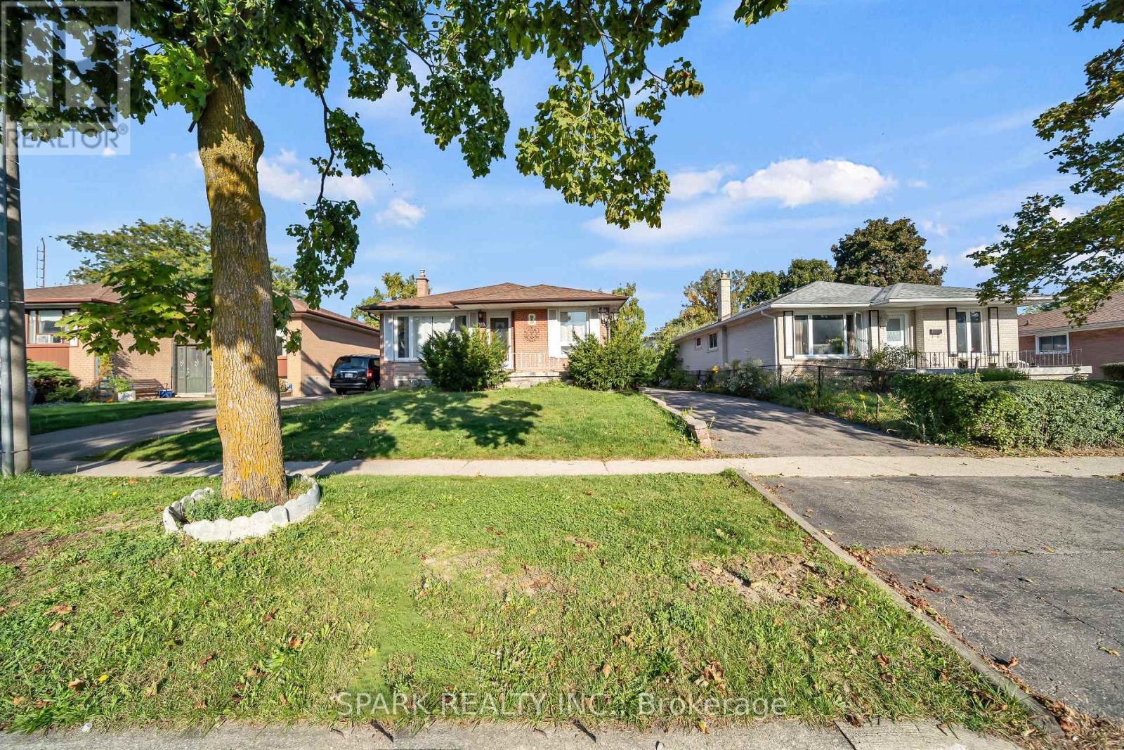 Upper - 16 Horwood Drive, Brampton, Ontario  L6X 2B8 - Photo 3 - W12733294