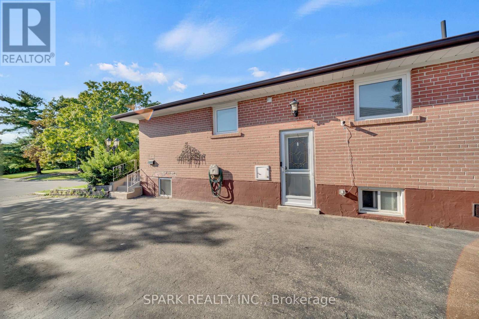Upper - 16 Horwood Drive, Brampton, Ontario  L6X 2B8 - Photo 5 - W12733294