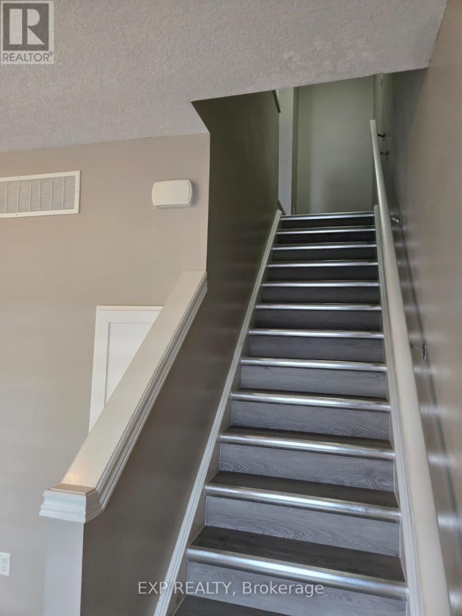 Unit A - 1110 Fairway Road N, Kitchener, Ontario  N2A 0J3 - Photo 3 - X12733234