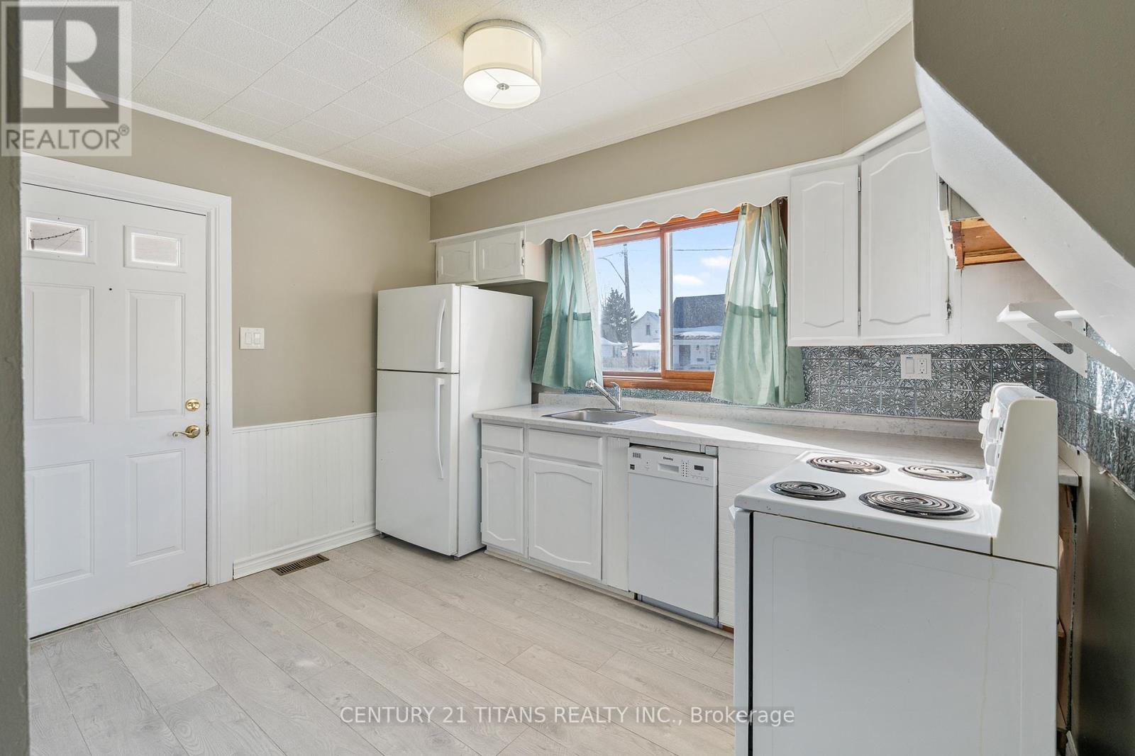 700 Wallace Street, Chatham-Kent, Ontario  N8A 1K2 - Photo 38 - X12733306