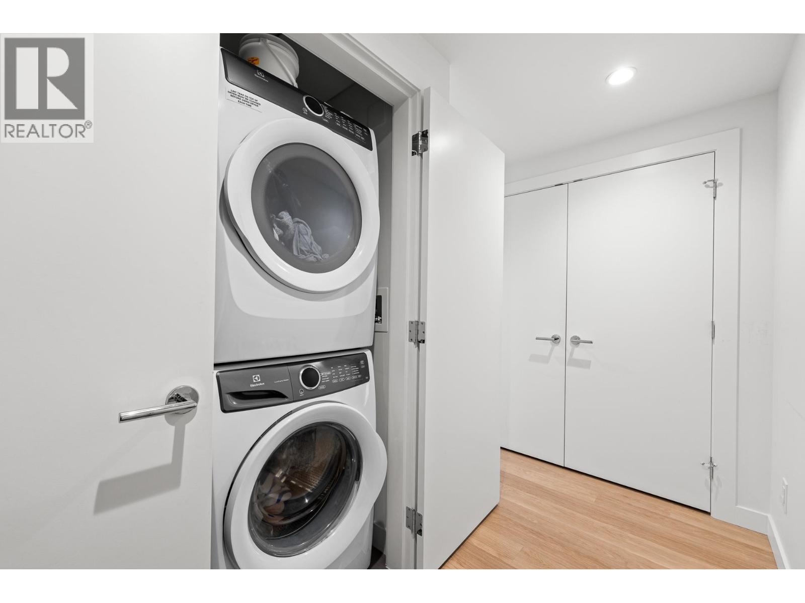 907 525 Foster Avenue, Coquitlam, British Columbia V3J 0H6 - Photo 20 - R3083377