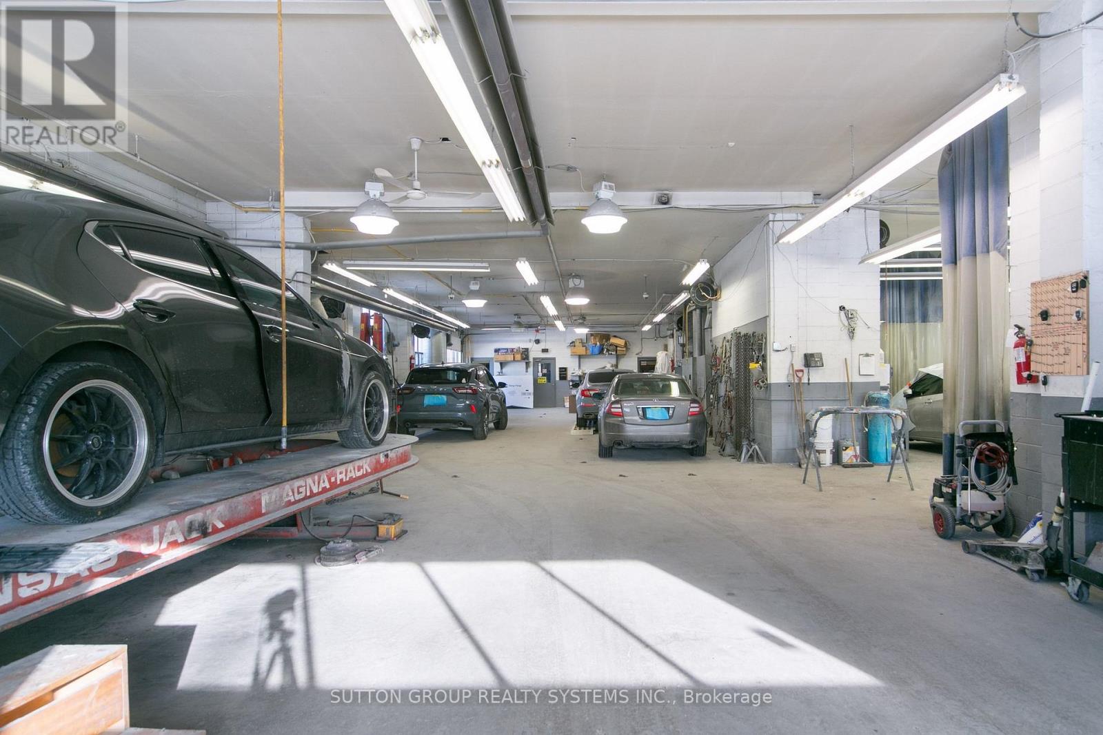 25 & 29 Milford Avenue, Toronto, Ontario  M6M 2W1 - Photo 17 - W12723356