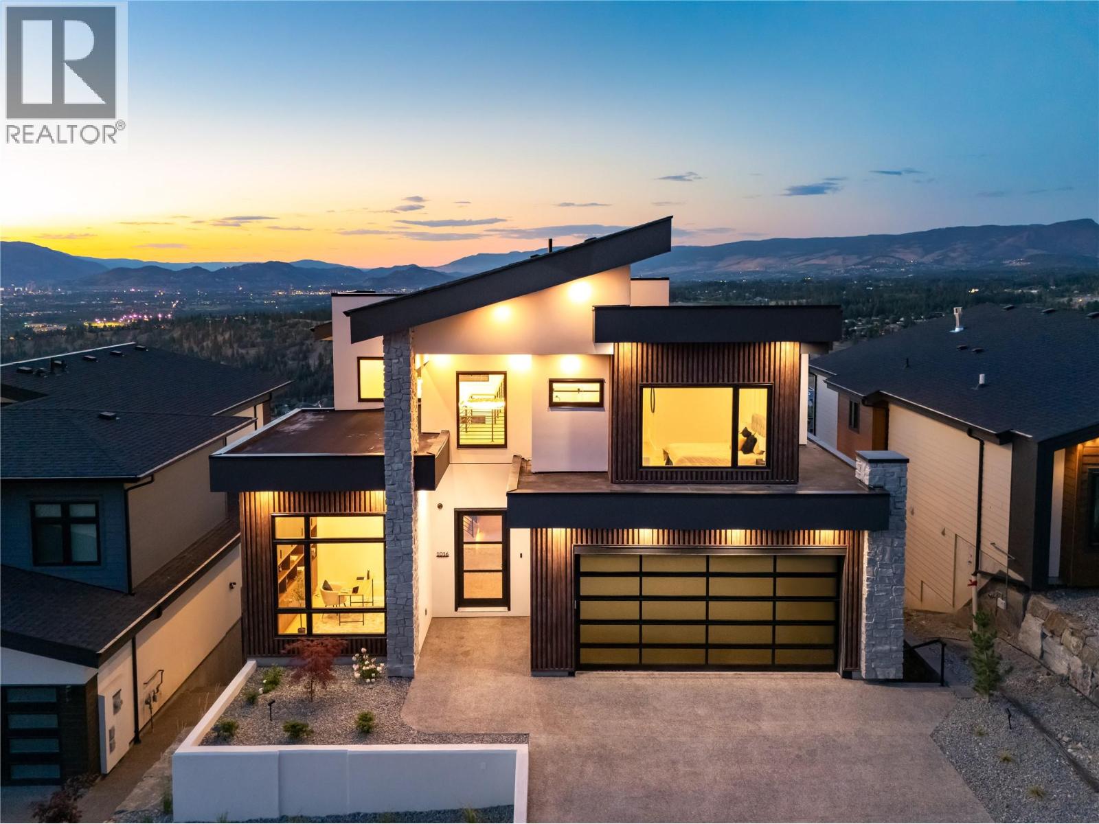 1016 EMSLIE Street, Kelowna, British Columbia