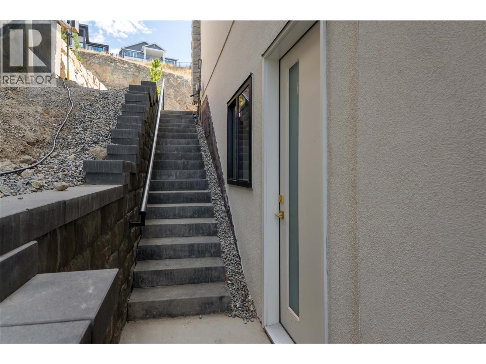 1016 Emslie Street, Kelowna, British Columbia  V1W 0C3 - Photo 57 - 10374020