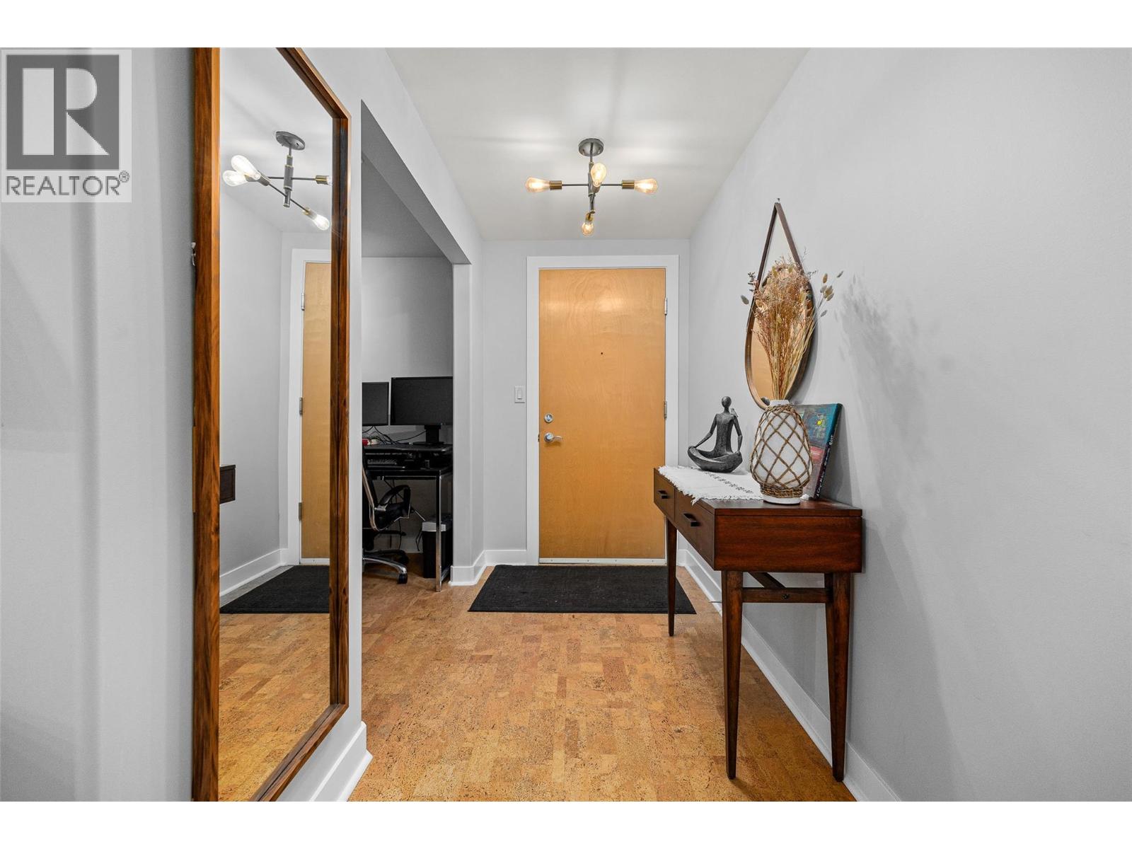 1160 Bernard Avenue Unit# 504, Kelowna, British Columbia  V1Y 6R2 - Photo 8 - 10372877