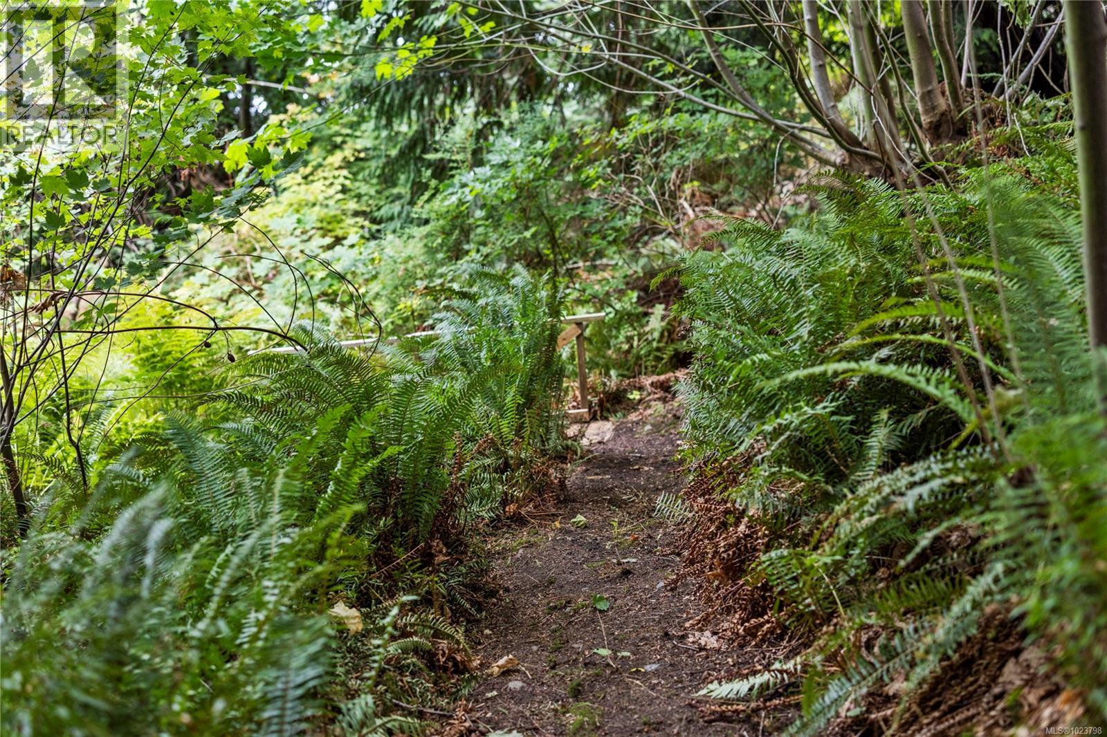 5171 Island Hwy W, Qualicum Beach, British Columbia  V9K 1Z1 - Photo 10 - 1023798