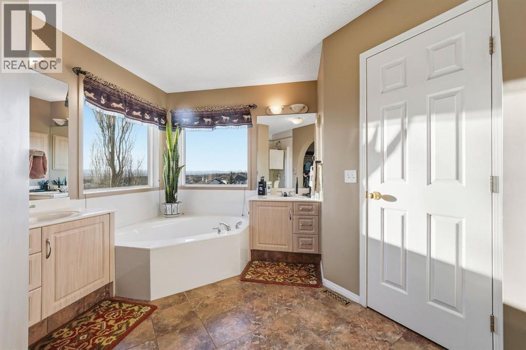 54 Rockbluff Close Nw, Calgary, Alberta  T3G 5A9 - Photo 19 - A2279817