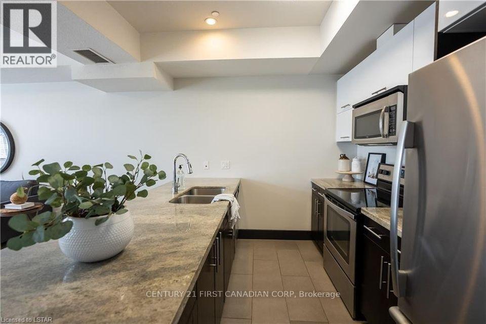 38 - 112 North Centre Road, London North, Ontario  N5X 3W1 - Photo 3 - X12733372