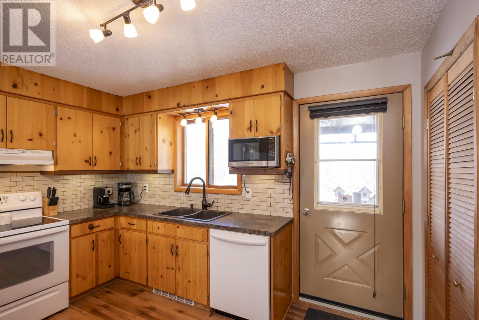 6636 Dawson Rd, Thunder Bay, Ontario  P0T 1X0 - Photo 12 - TB2600120