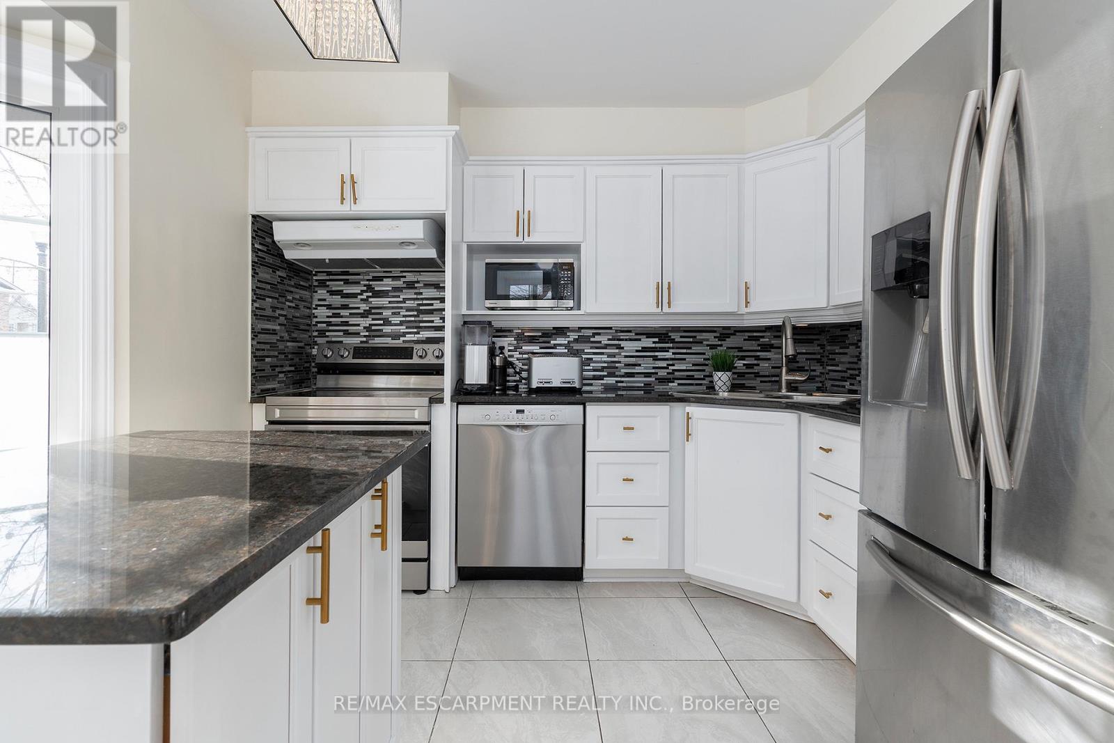 74 - 3333 New Street, Burlington, Ontario L7N 1N1 - Photo 11 - W12448327