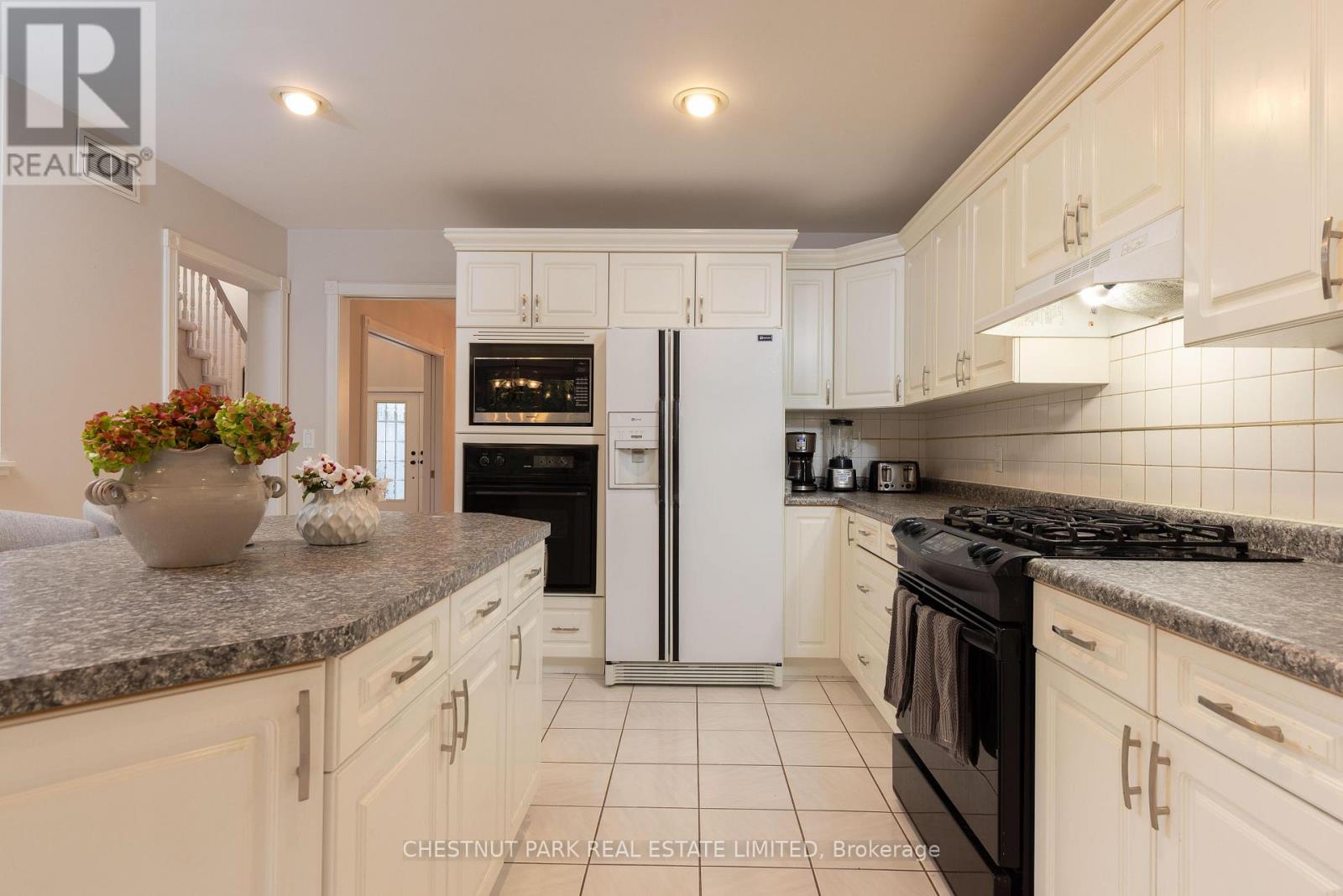 81 Francis Creek Boulevard, St. Catharines, Ontario  L2W 1B3 - Photo 16 - X12522188