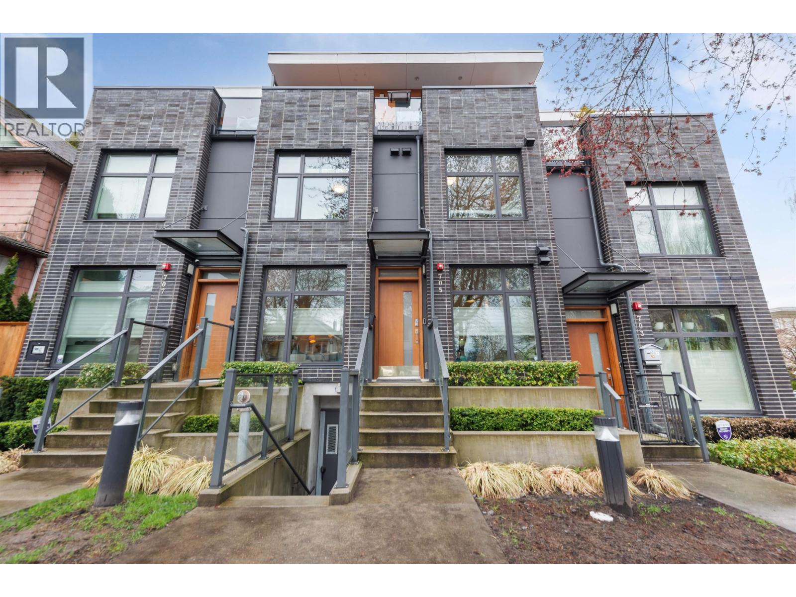 705 Victoria Drive, Vancouver, British Columbia  V5L 4E5 - Photo 1 - R3083686