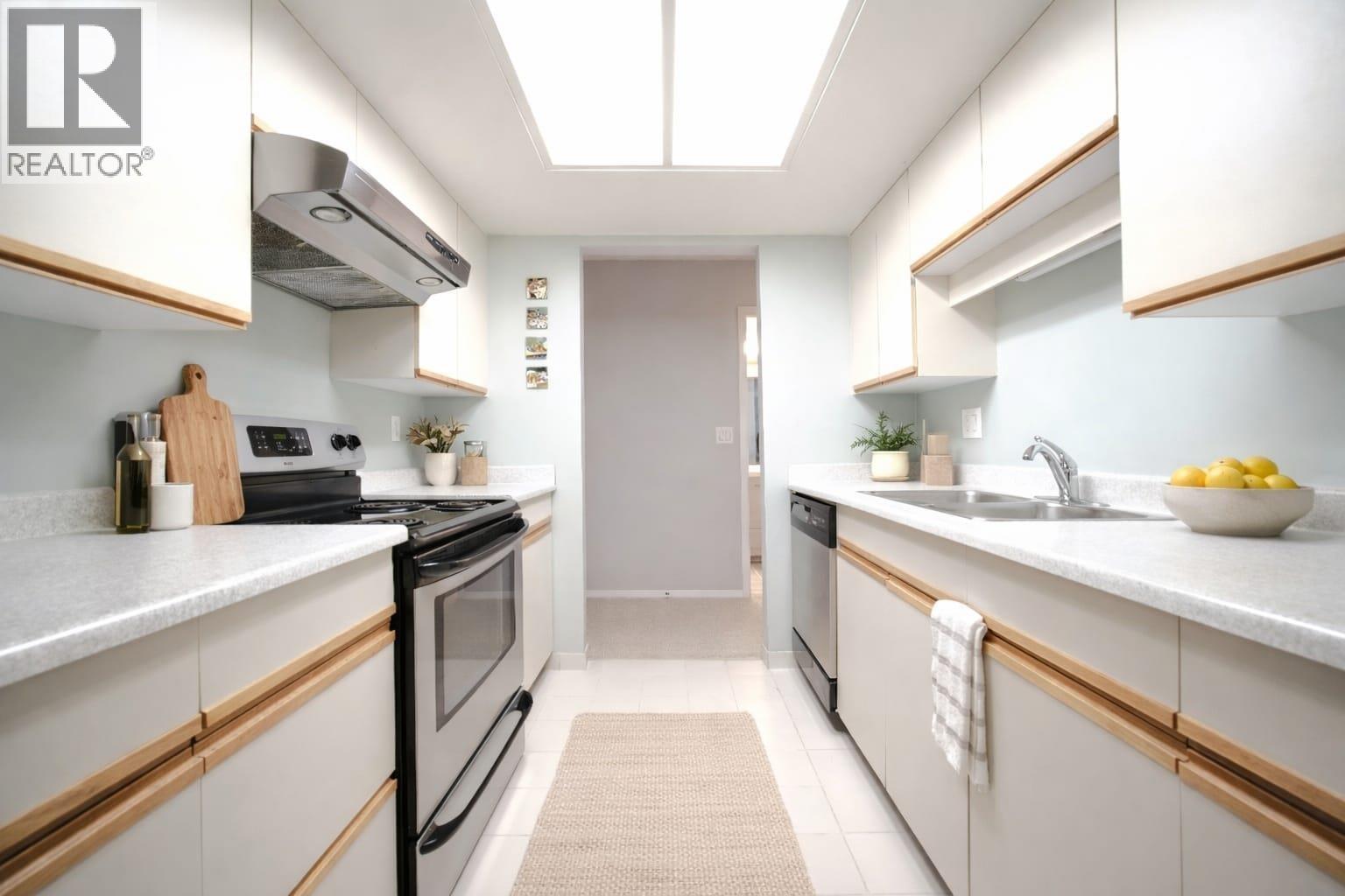 411 2915 Glen Drive, Coquitlam, British Columbia  V3B 7H8 - Photo 3 - R3083689