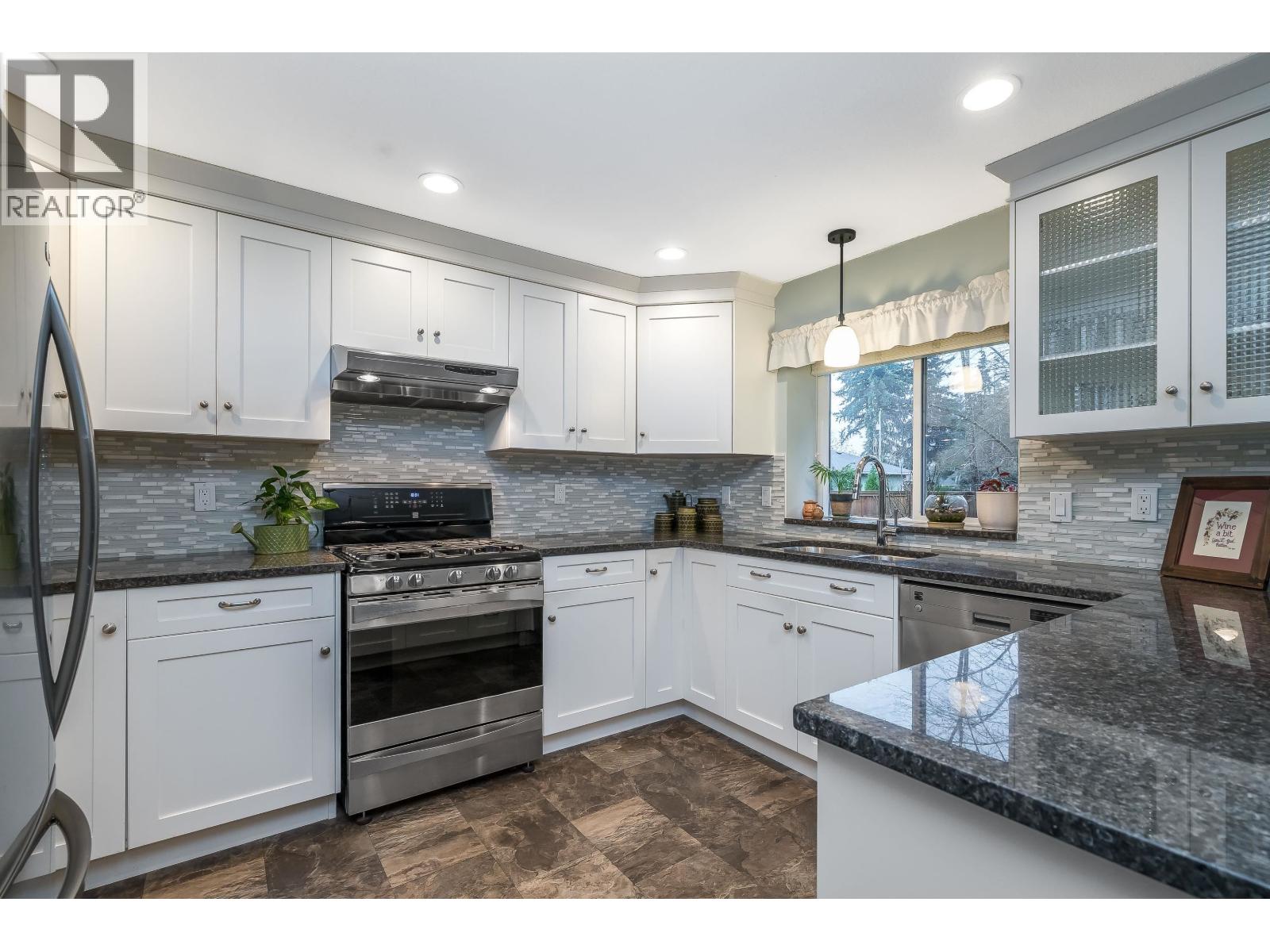 12020 Dover Street, Maple Ridge, British Columbia  V2X 7X8 - Photo 1 - R3083692