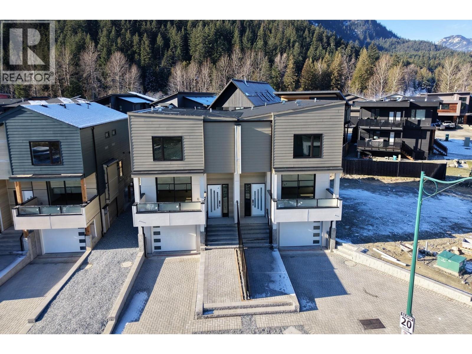 1002 Phare Crescent, Pemberton, British Columbia  V0N 0A7 - Photo 1 - R3083713