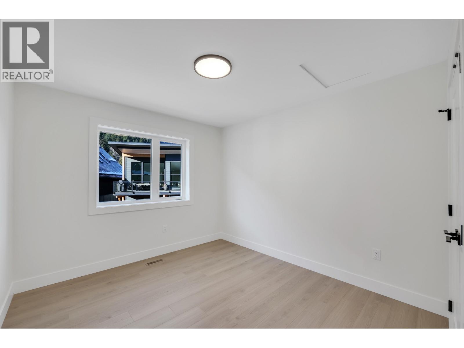 1002 Phare Crescent, Pemberton, British Columbia  V0N 0A7 - Photo 16 - R3083713