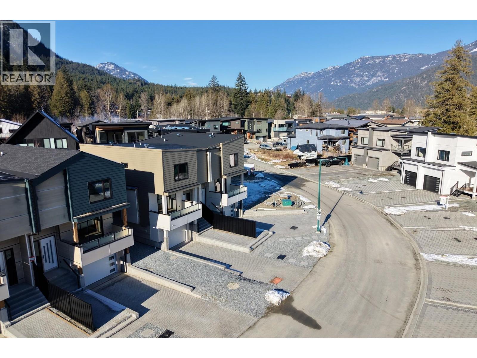 1002 Phare Crescent, Pemberton, British Columbia  V0N 0A7 - Photo 9 - R3083713