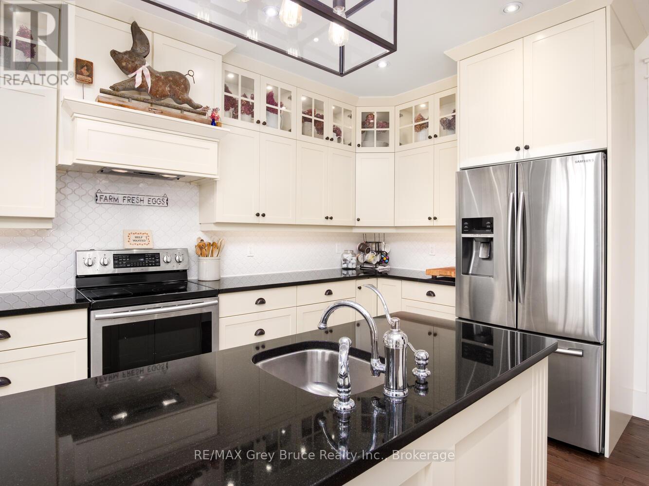 33 Dunks Bay Road, Northern Bruce Peninsula, Ontario  N0H 2R0 - Photo 3 - X12334736