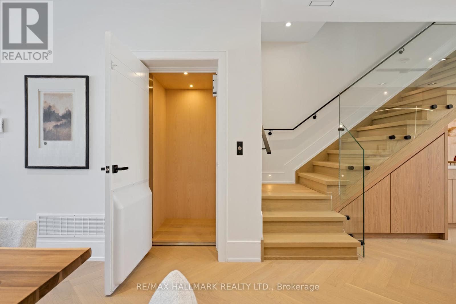 15 Cruikshank Avenue, Toronto, Ontario  M4K 1S6 - Photo 7 - E12733346