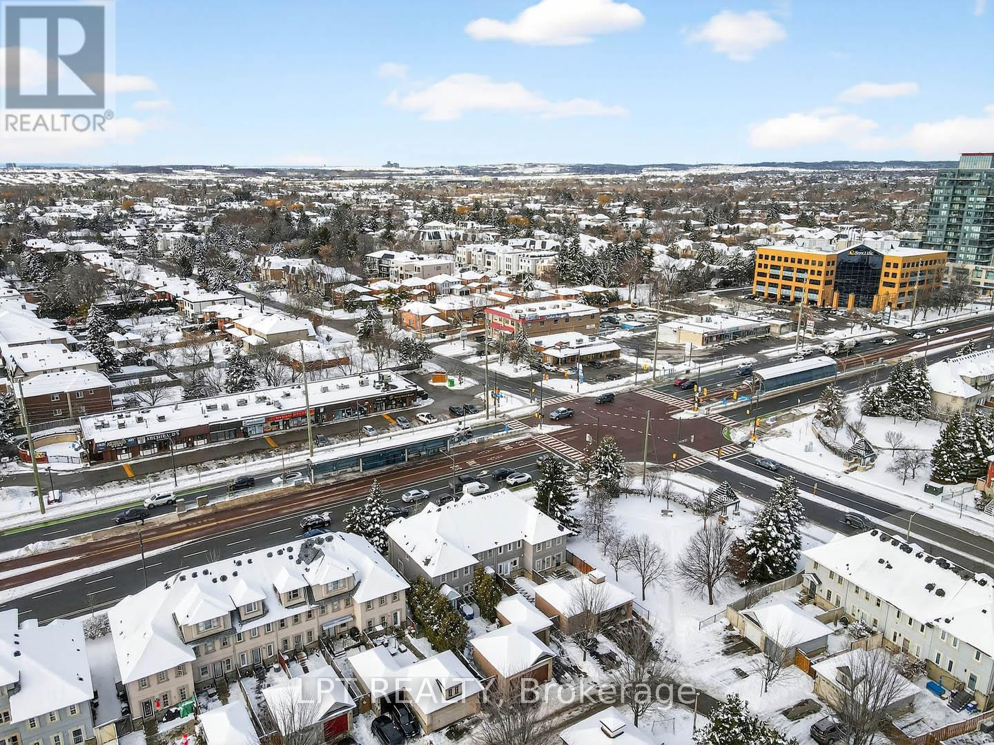 Ph06 - 51 Baffin Court, Richmond Hill, Ontario  L4B 4P6 - Photo 5 - N12733384