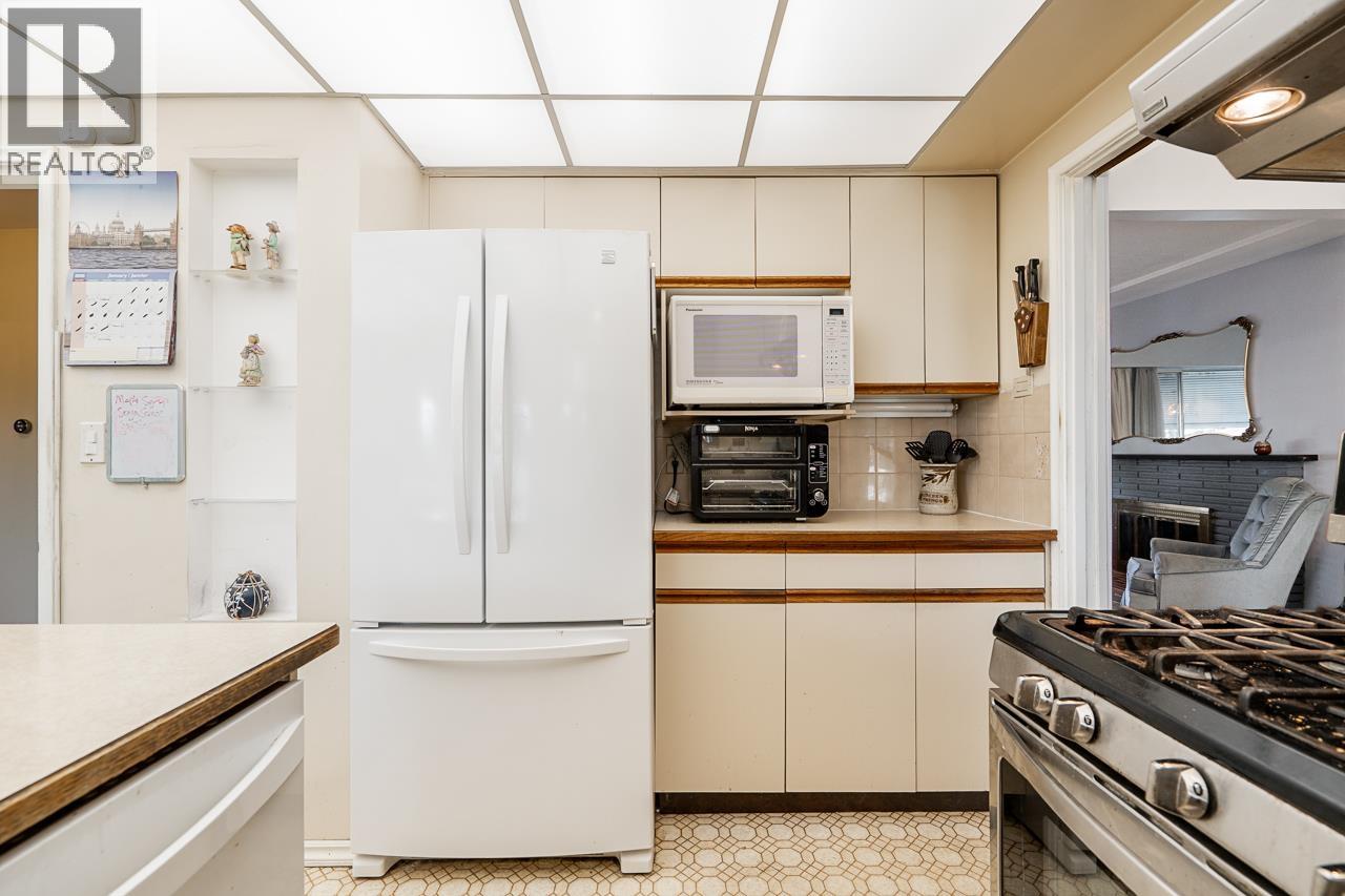 1910 Holdom Avenue, Burnaby, British Columbia  V5B 3W3 - Photo 9 - R3083401