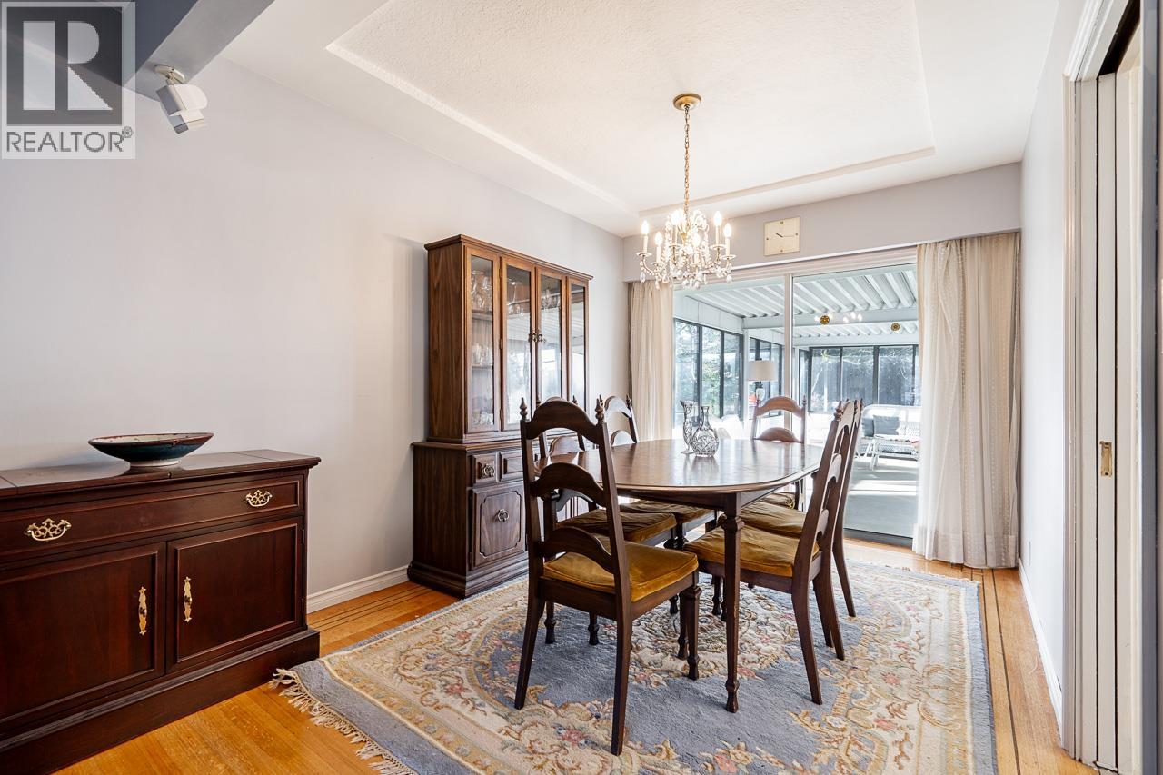 1910 Holdom Avenue, Burnaby, British Columbia  V5B 3W3 - Photo 8 - R3083401