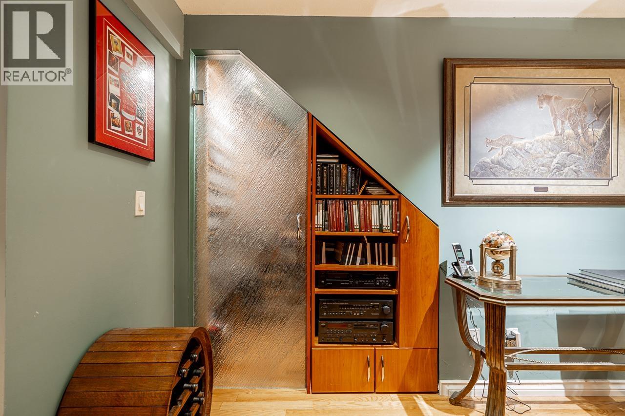 1910 Holdom Avenue, Burnaby, British Columbia  V5B 3W3 - Photo 17 - R3083401