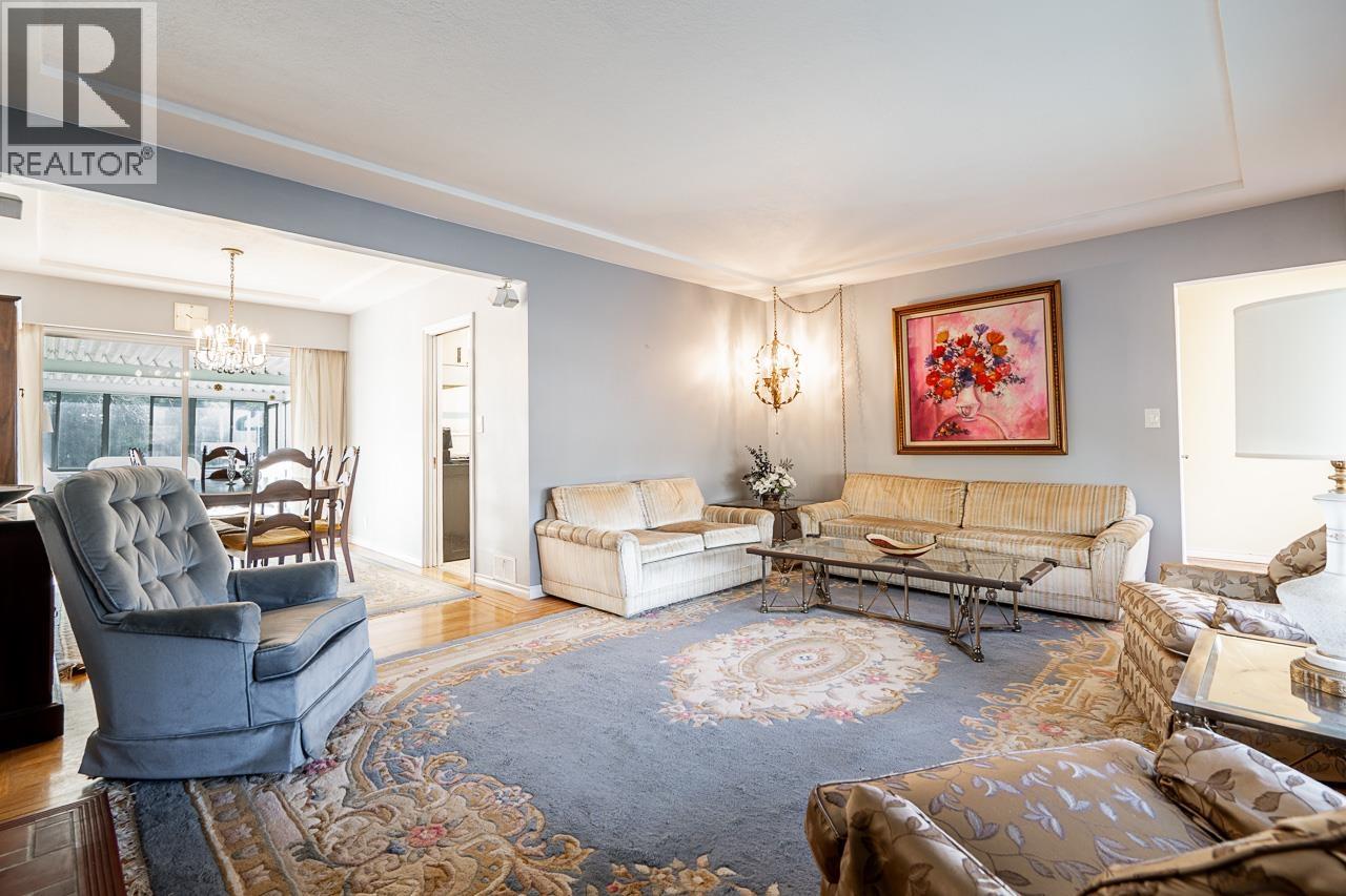 1910 Holdom Avenue, Burnaby, British Columbia  V5B 3W3 - Photo 6 - R3083401