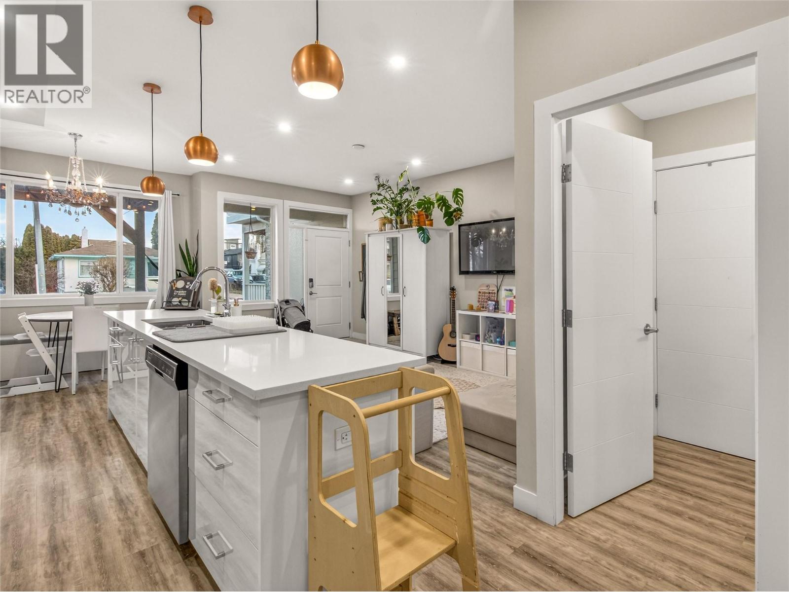 102 Cossar Avenue Unit# 103, Penticton, British Columbia V2A 2V4 - Photo 2 - 10373542